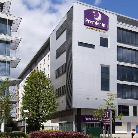 Premier Inn London Ealing เบรนท์ฟอร์ด ภายนอก รูปภาพ