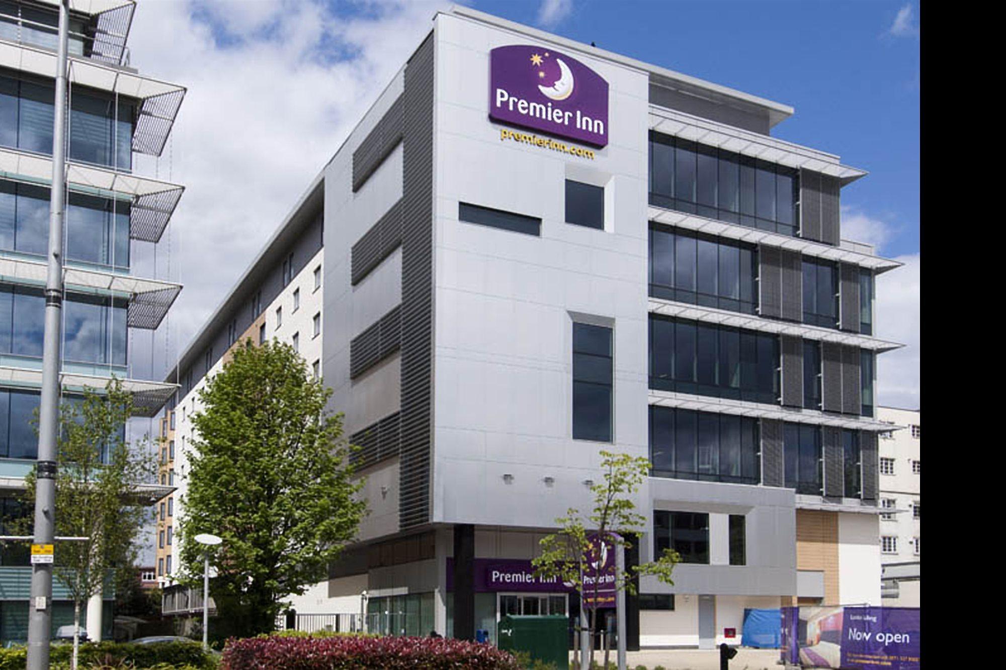 Premier Inn London Ealing เบรนท์ฟอร์ด ภายนอก รูปภาพ