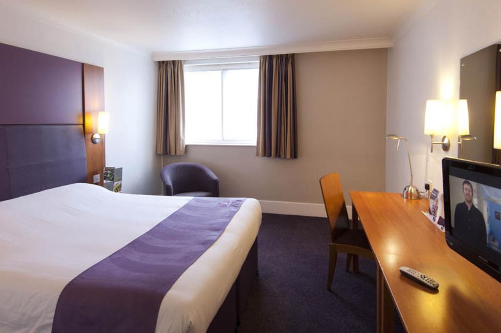 Premier Inn London Ealing เบรนท์ฟอร์ด ห้อง รูปภาพ