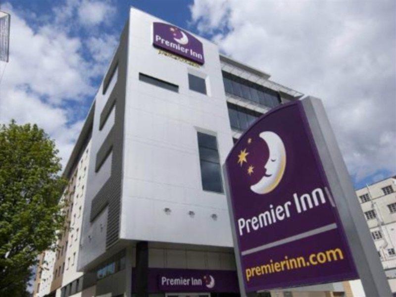 Premier Inn London Ealing เบรนท์ฟอร์ด ภายนอก รูปภาพ