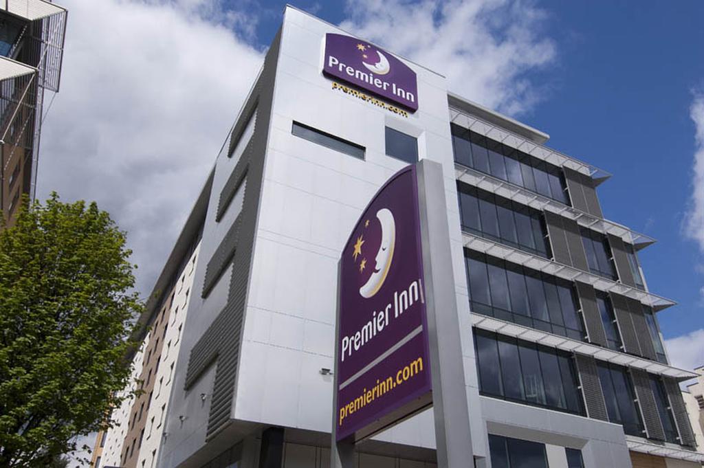 Premier Inn London Ealing เบรนท์ฟอร์ด ภายนอก รูปภาพ