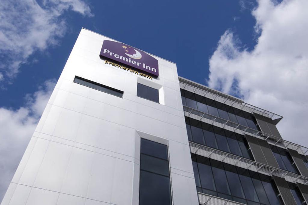 Premier Inn London Ealing เบรนท์ฟอร์ด ภายนอก รูปภาพ