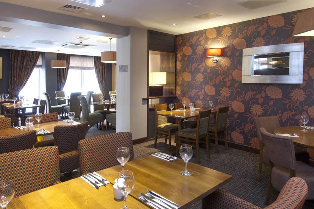 Premier Inn London Ealing เบรนท์ฟอร์ด ภายนอก รูปภาพ