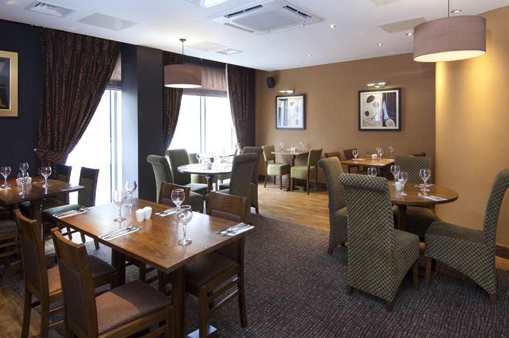 Premier Inn London Ealing เบรนท์ฟอร์ด ภายนอก รูปภาพ