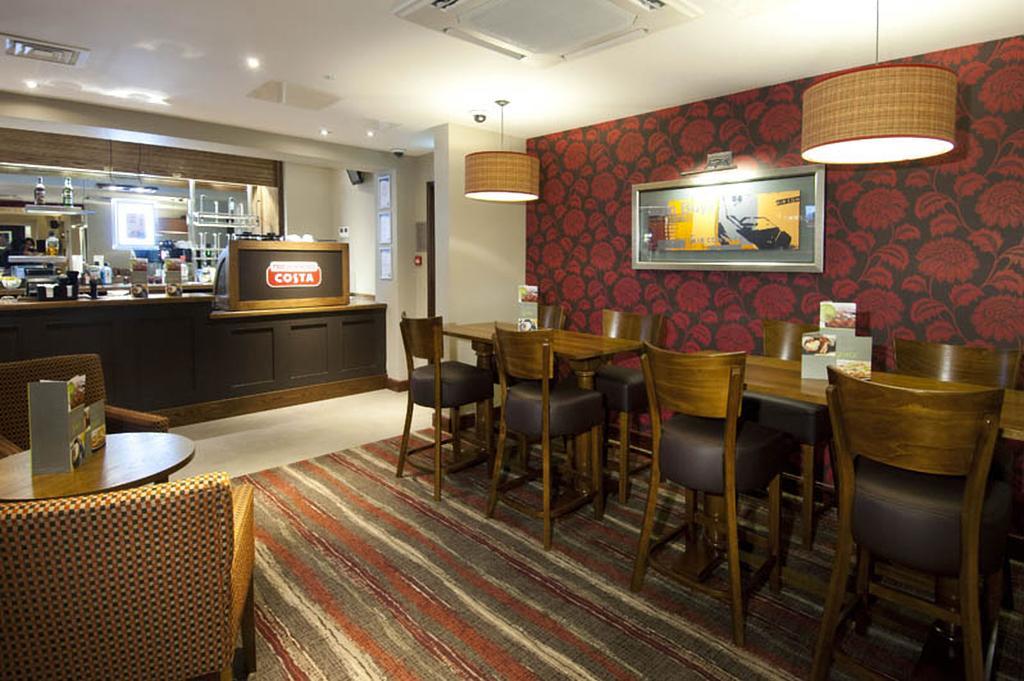 Premier Inn London Ealing เบรนท์ฟอร์ด ภายนอก รูปภาพ