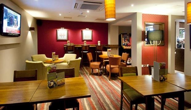 Premier Inn London Ealing เบรนท์ฟอร์ด ภายนอก รูปภาพ