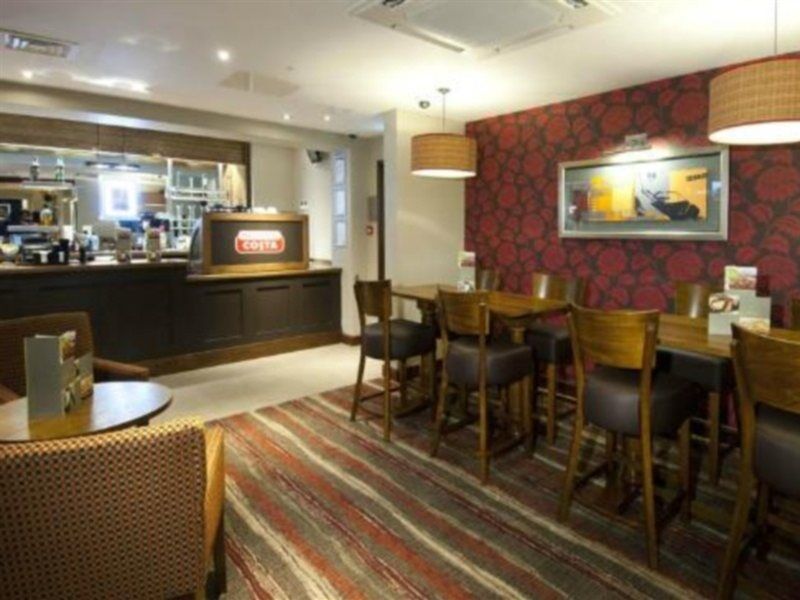 Premier Inn London Ealing เบรนท์ฟอร์ด ภายนอก รูปภาพ