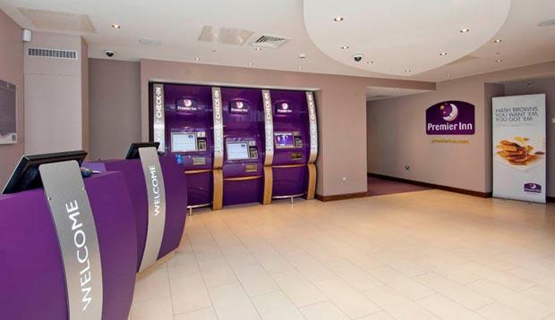 Premier Inn London Ealing เบรนท์ฟอร์ด ภายนอก รูปภาพ