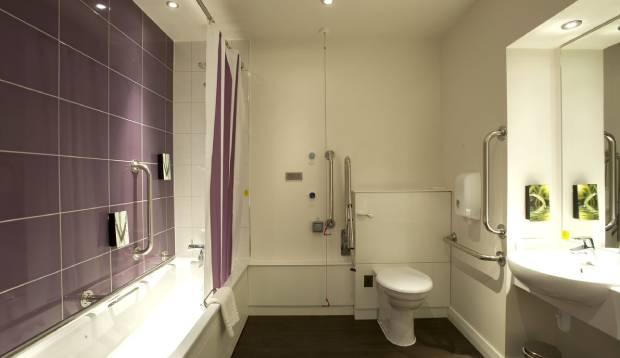 Premier Inn London Ealing เบรนท์ฟอร์ด ภายนอก รูปภาพ